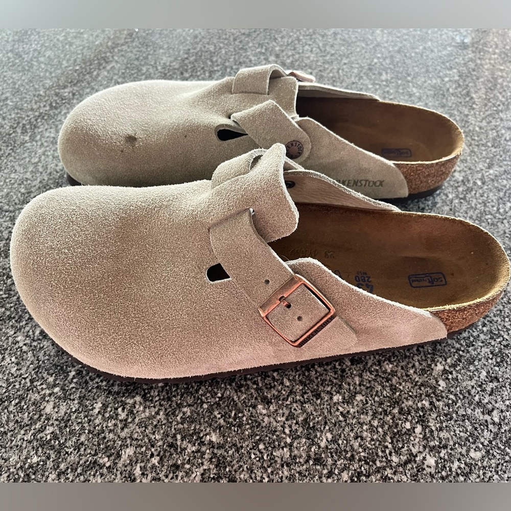 Birkenstock Boston soft footbed size 43 never worn outside/wax drop on right one